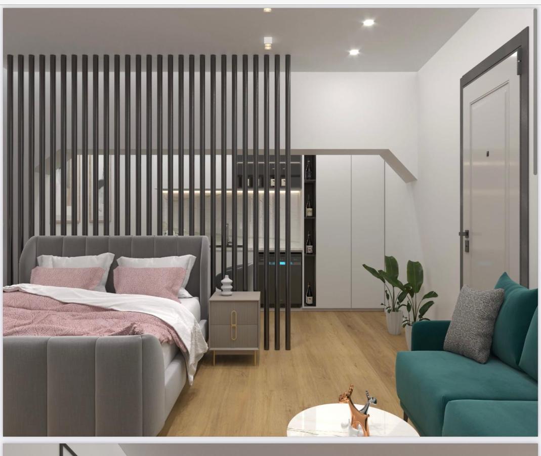 Britney's Apartament *